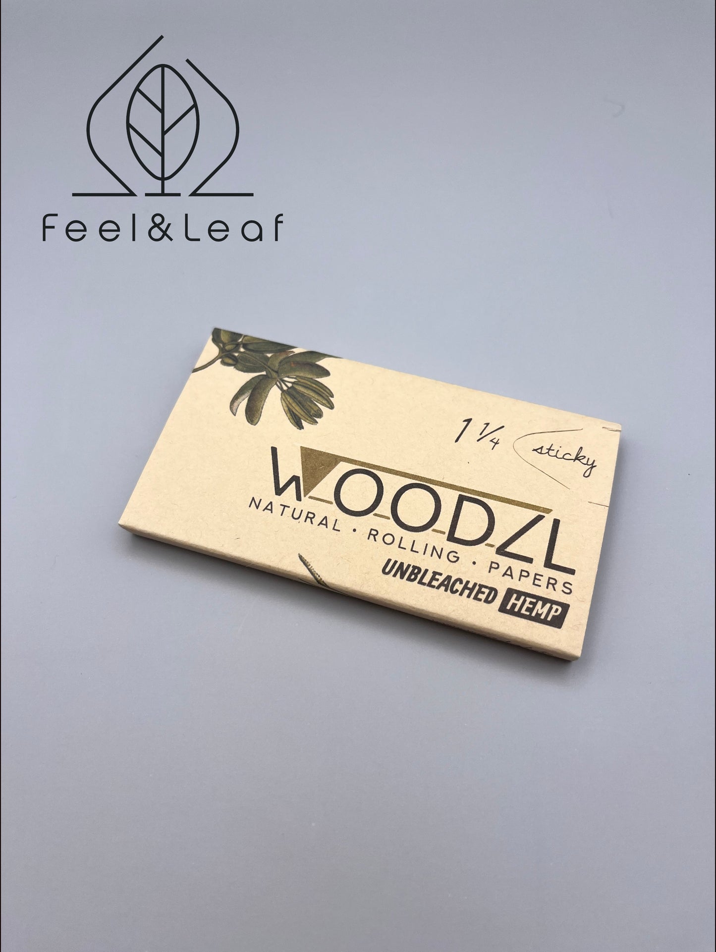 WOODZL - 1 1⁄4 Sticky Papers Hemp mit Tips, Paperclamp und Grinderkartenfach